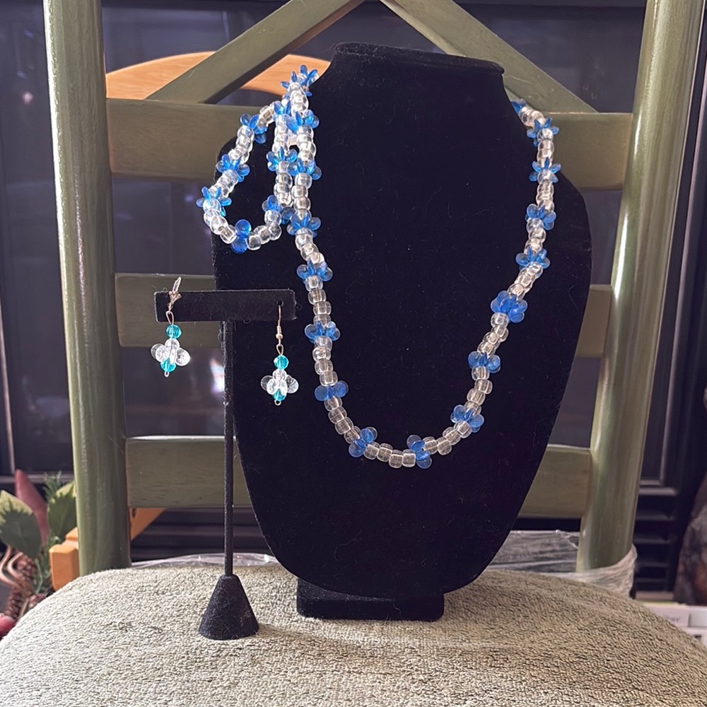 Vintage Clear Plastic Beaded Bracelet/Necklace (set of 2 pairs of earrings) Set - Picture 3 of 16